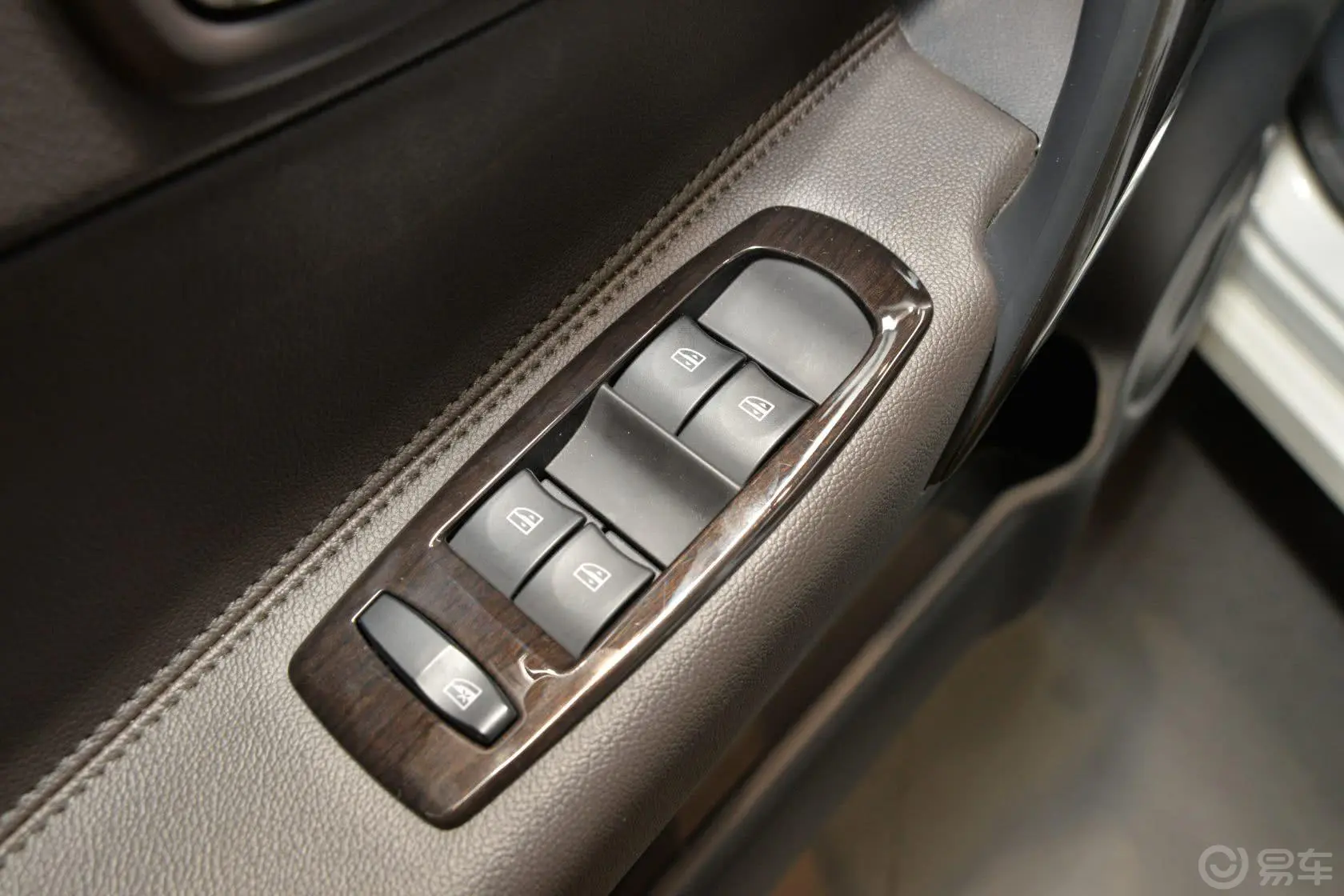 科雷傲(进口)2.5L 四驱 Touring限量版车窗升降键