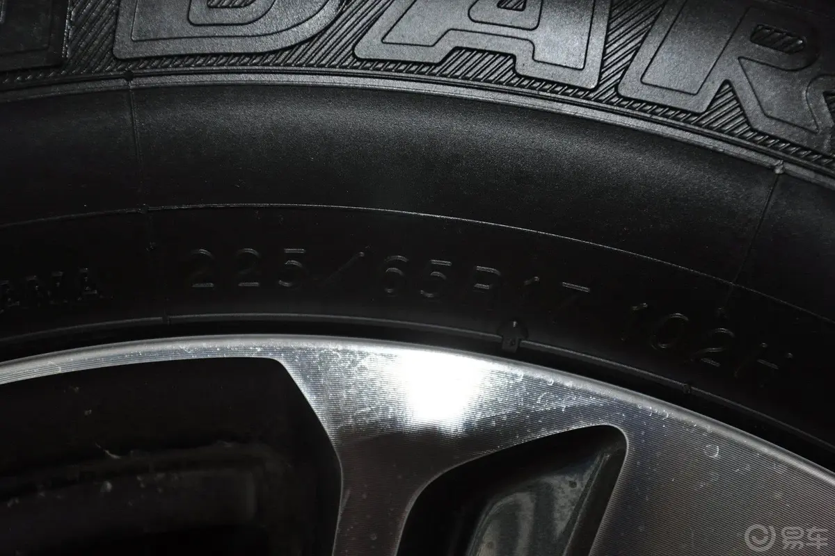 RAV4荣放2.0L CVT 新锐版轮胎规格