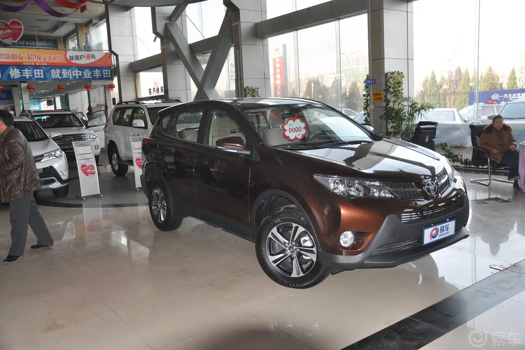 RAV4荣放2.0L CVT 都市版车尾局部