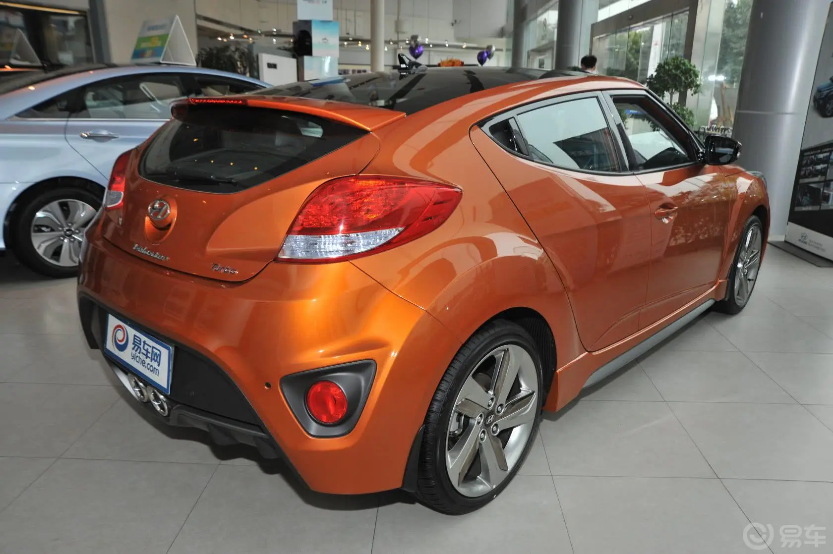 Veloster飞思1.6T 自动 豪华版侧后45度车头向右水平