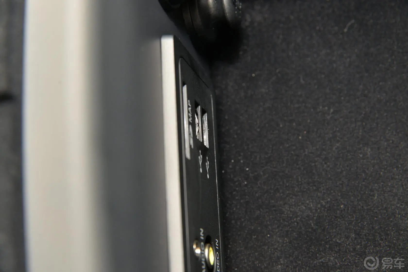 英菲尼迪Q502.0T 豪华版USB接口