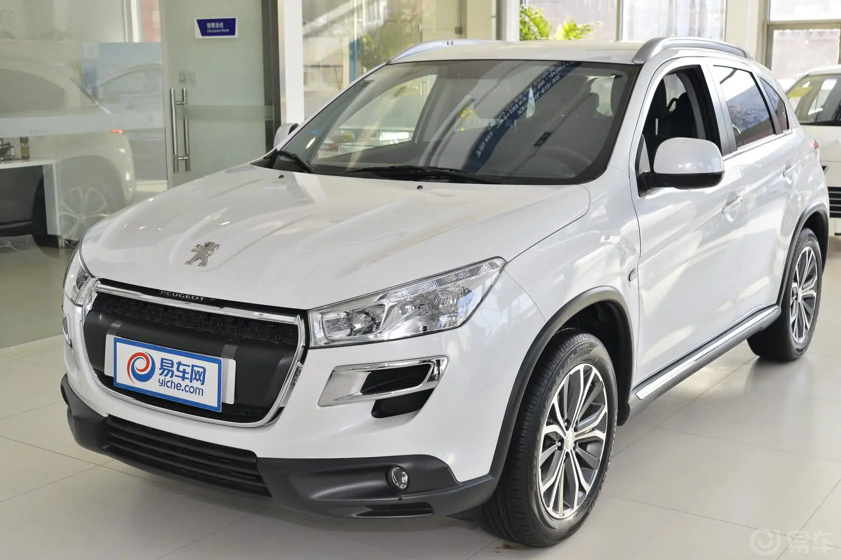 标致4008(进口)2.0L CVT 四驱时尚型外观