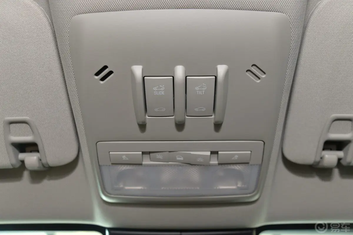 昂科拉1.4T 自动 两驱 母亲节特供版前排车顶中央控制区