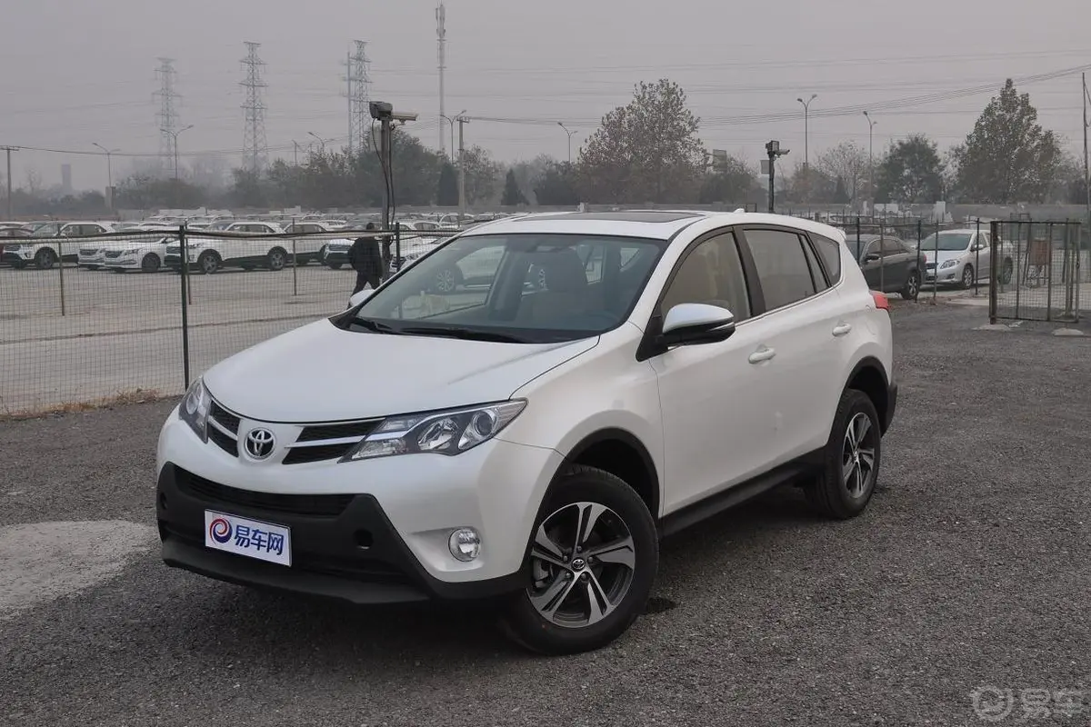 RAV4荣放2.5L 手自一体 尊贵版侧前45度车头向左水平