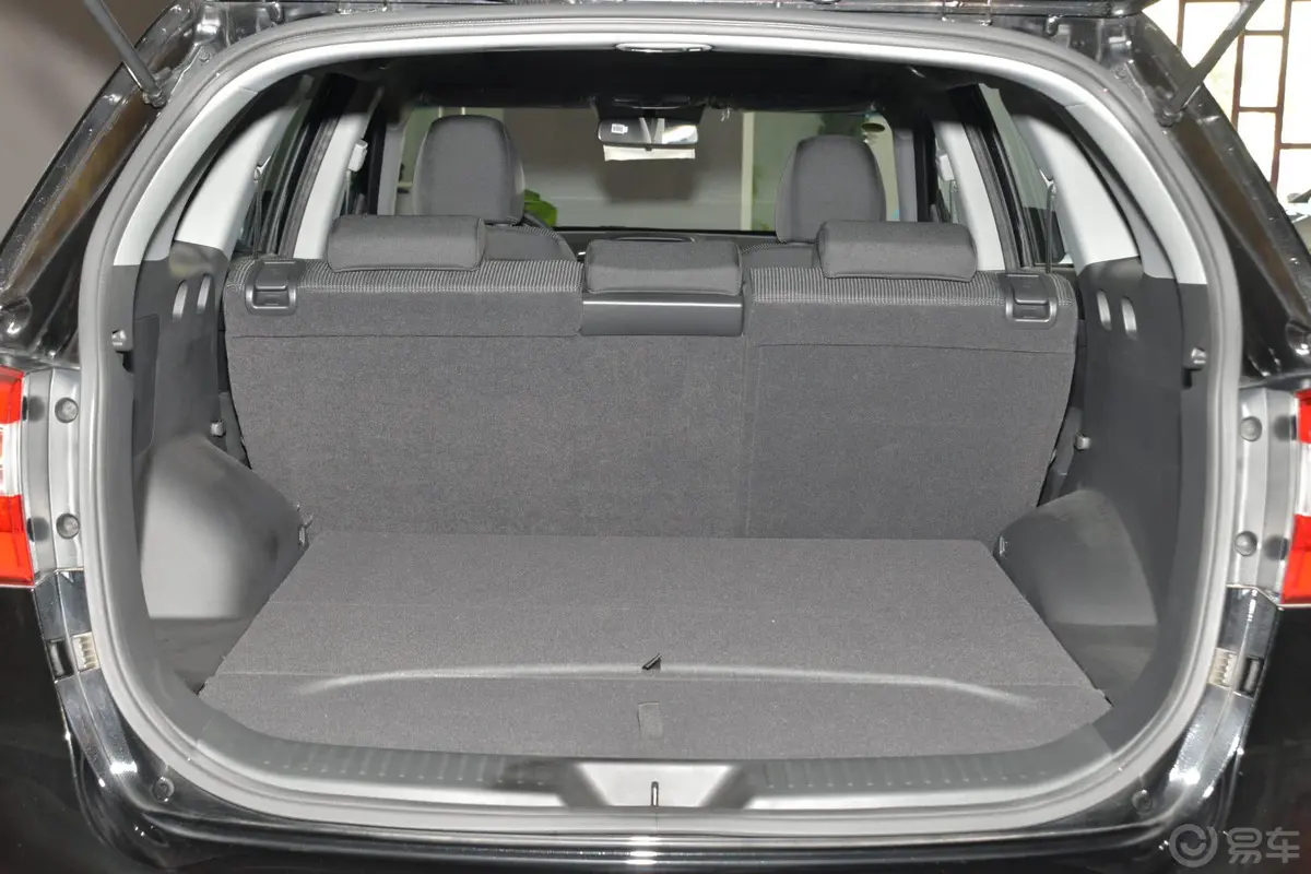 索兰托2.4L 汽油 舒适版 五座行李箱空间