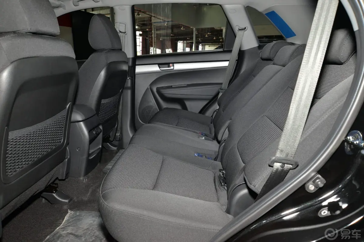 索兰托2.4L 汽油 舒适版 五座后排空间体验