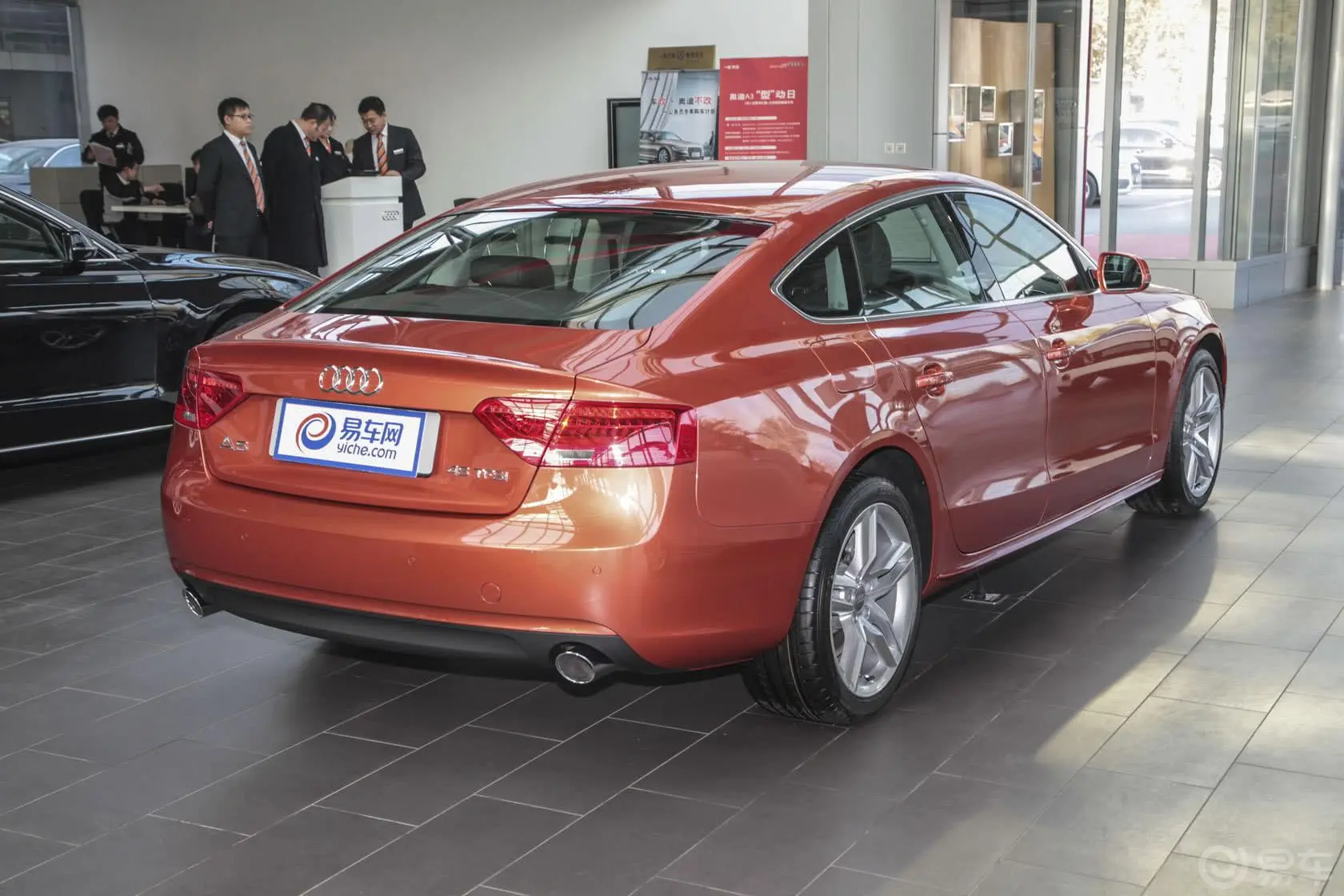 奥迪A5Sportback 45 TFSI风尚版侧后45度车头向右水平