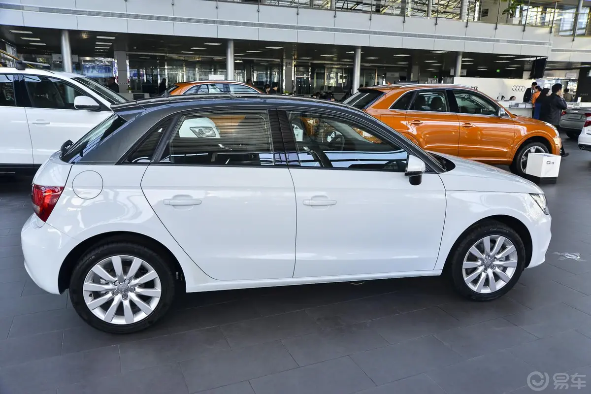 奥迪A1Sportback 30TFSI Ego plus正侧车头向右水平