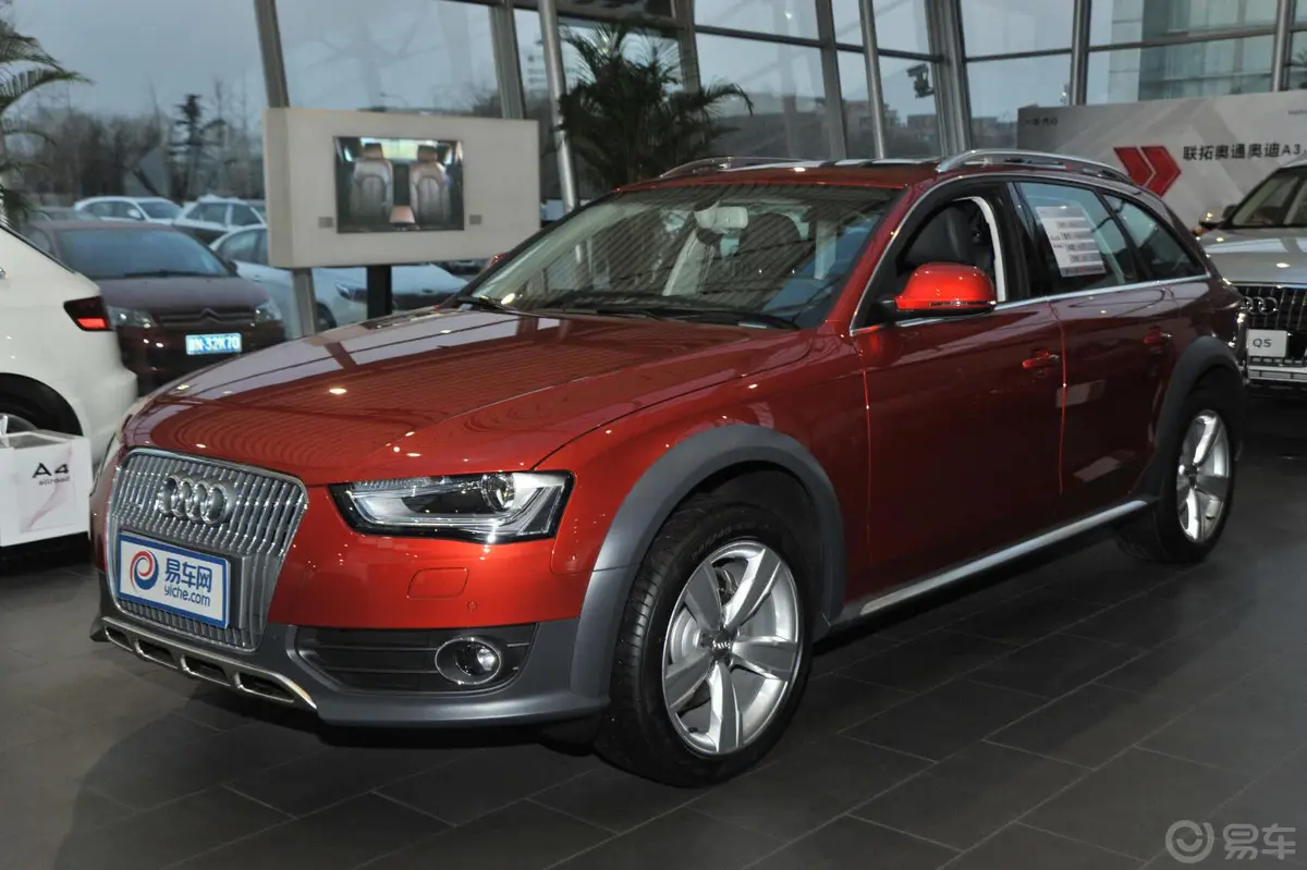 奥迪A4(进口)40TFSI allroad quattro plus侧前45度车头向左水平