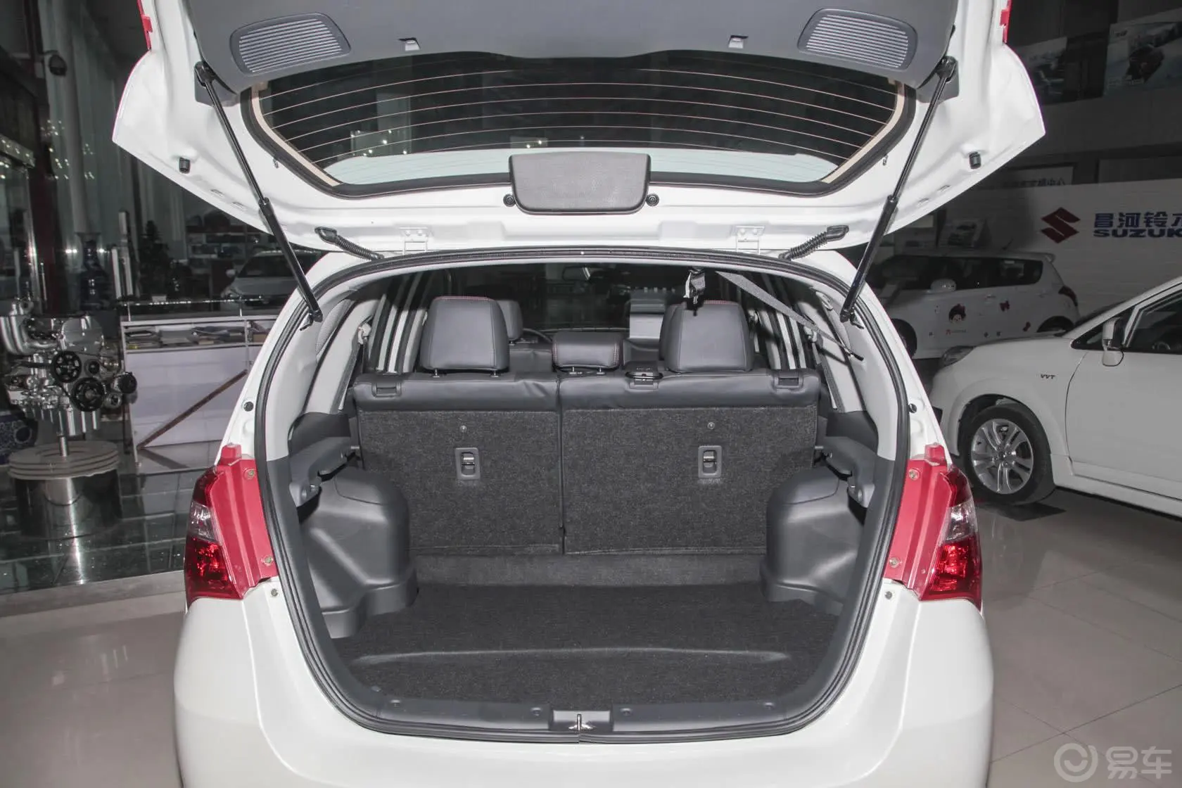 利亚纳A6两厢 1.4L 手动 理想型行李箱空间