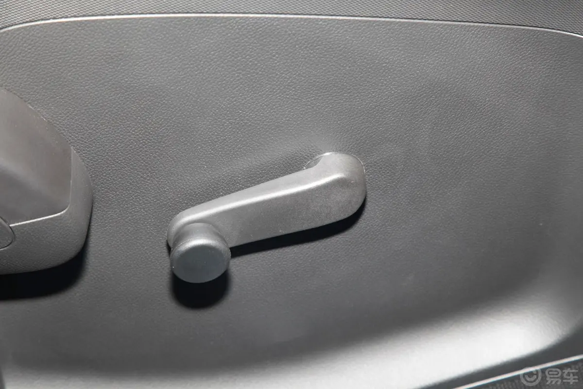 爱唯欧1.4L 手动 舒适版车窗升降键
