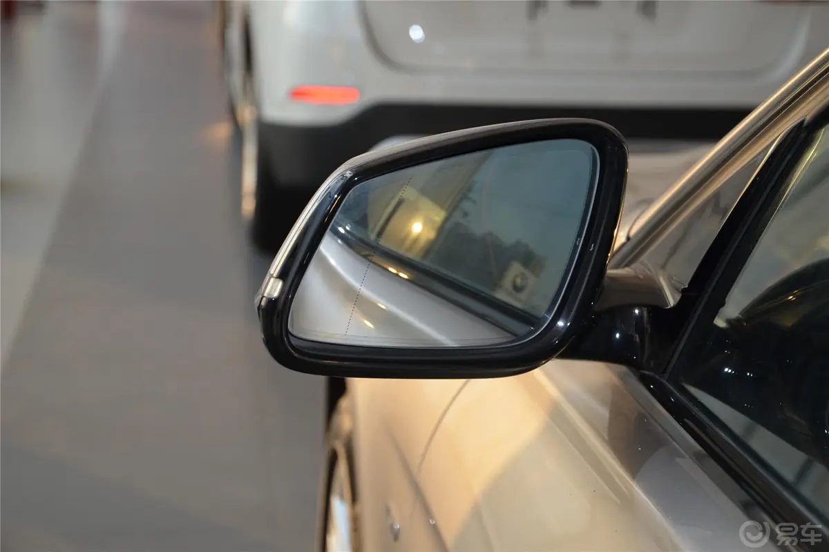 宝马3系328i xDrive 运动设计套装后视镜镜面（后）