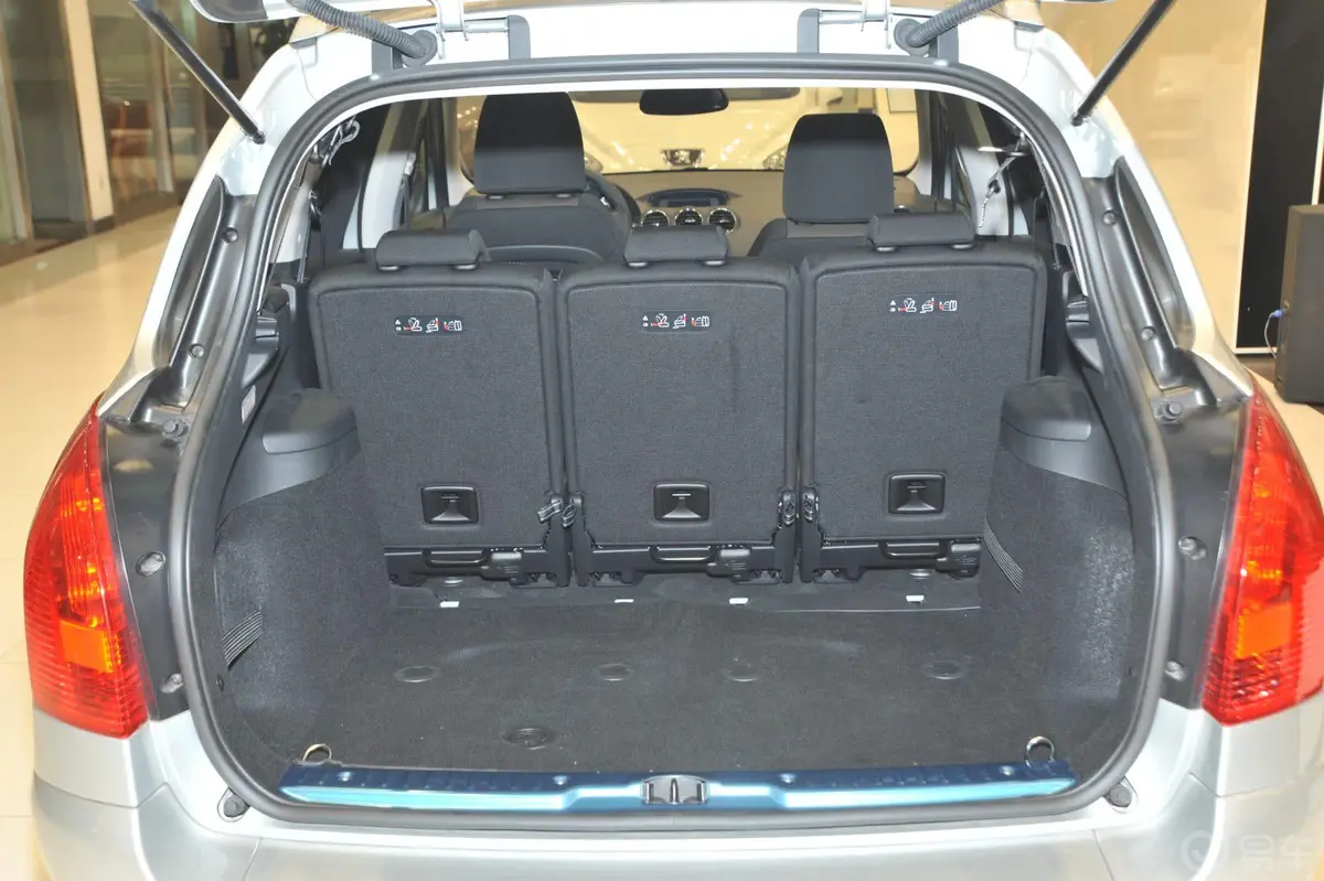 标致308(进口)SW 1.6T 自动 时尚型行李箱空间