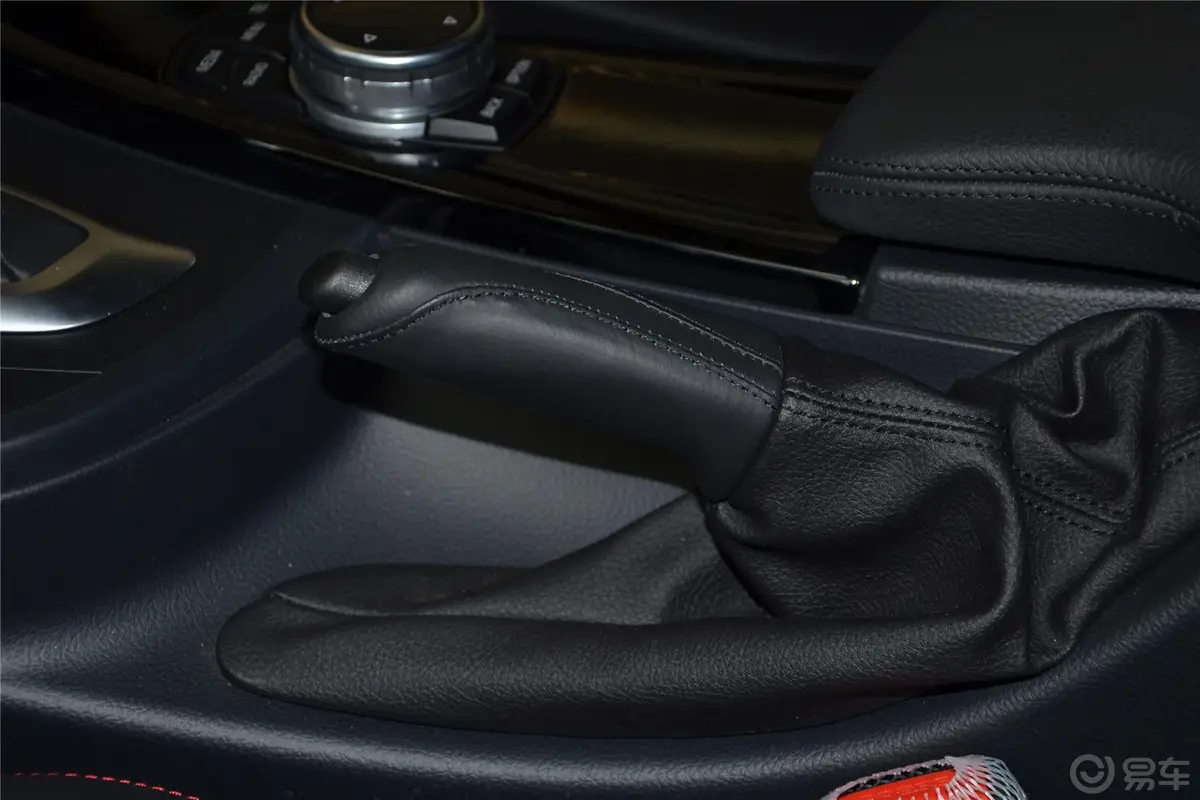 宝马3系328i xDrive 运动设计套装驻车制动（手刹，电子，脚刹）