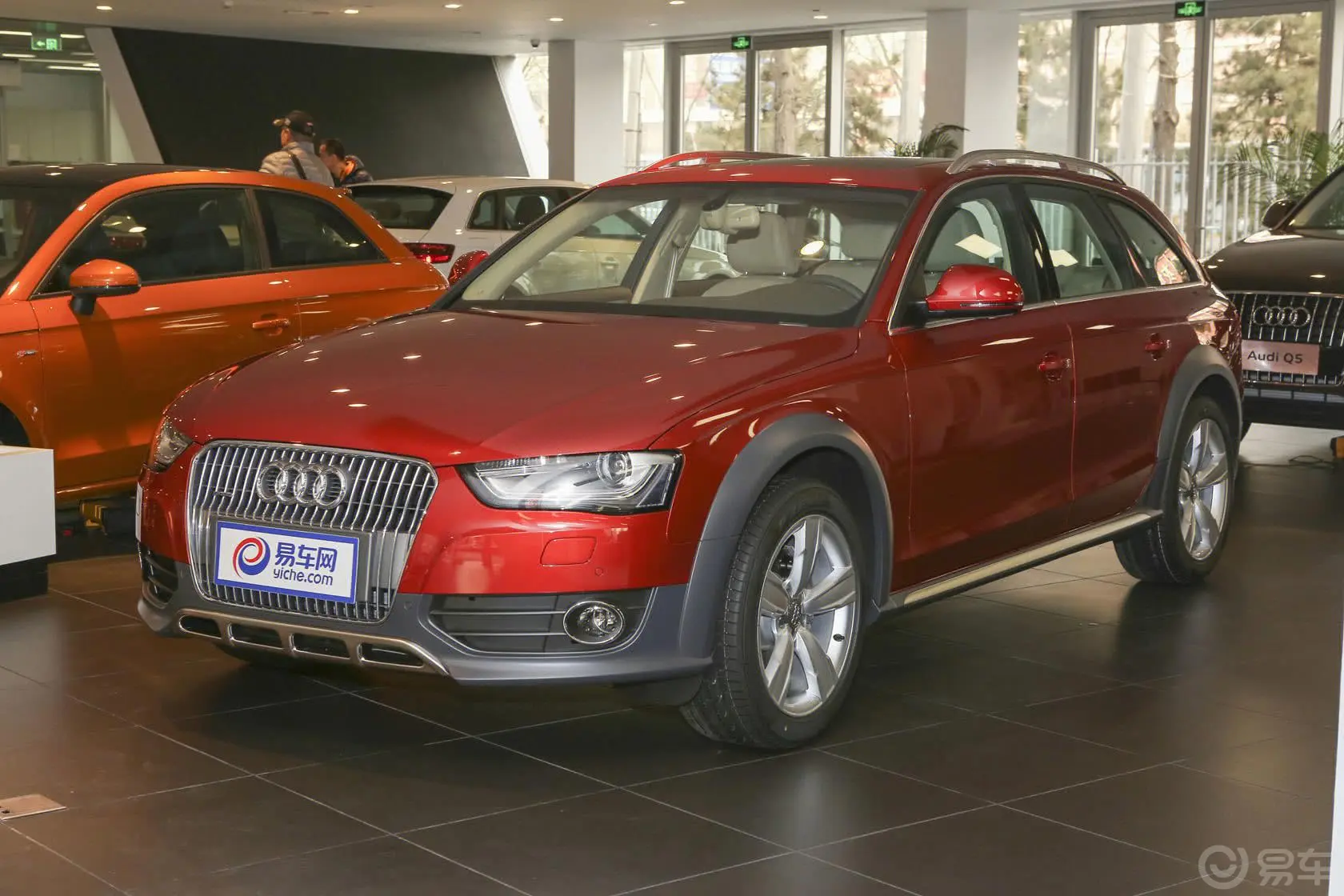 奥迪A4(进口)40TFSI allroad quattro plus侧前45度车头向左水平