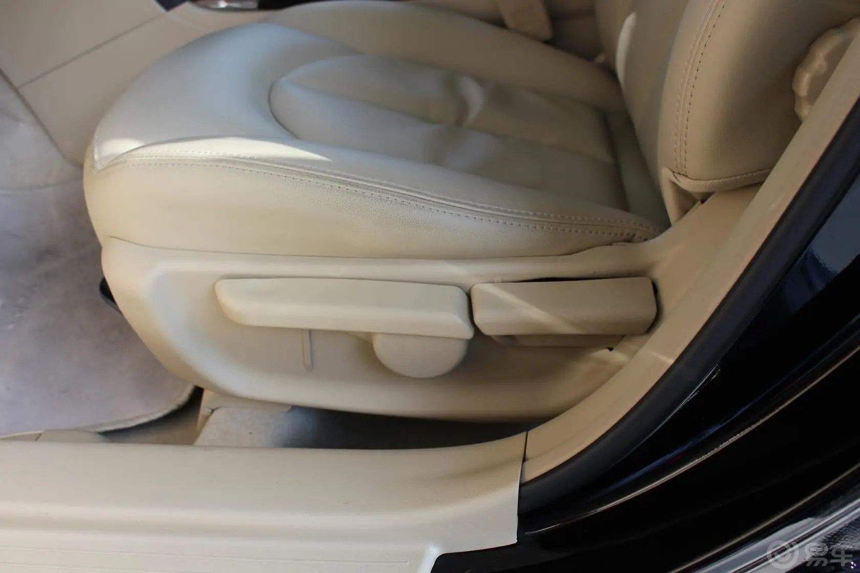 海马M81.8T 自动 舒适型座椅调节键
