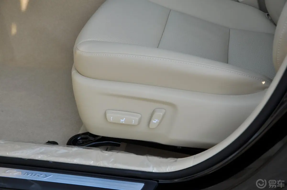 凯美瑞2.5G 6AT 豪华导航版座椅调节键