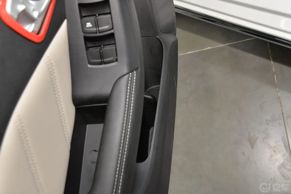 传祺GA3S 视界1.6L  自动 精英ESP版驾驶员门储物盒