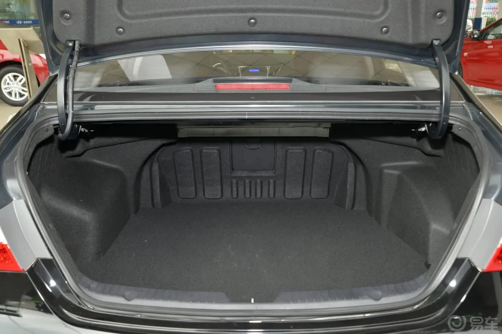索纳塔2.4L 自动 GLS 领先版 国四行李箱空间