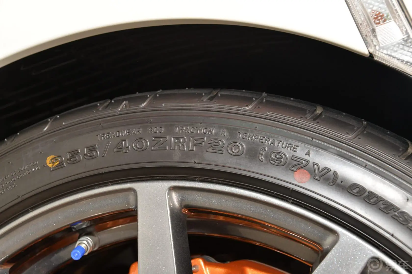 GT-RPremium 棕红内饰轮胎规格