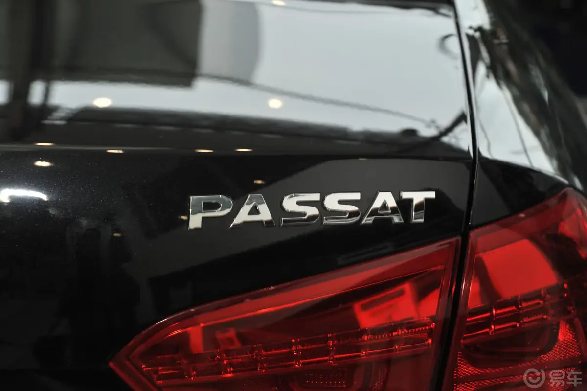 帕萨特3.0L 双离合 V6 旗舰尊享版尾标
