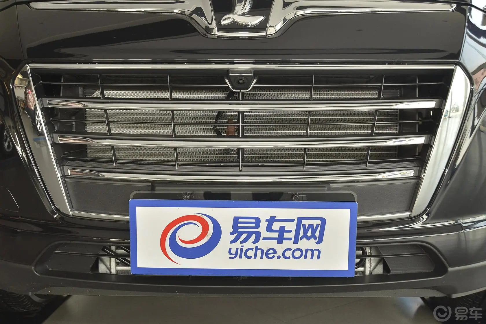 大7 SUV2.2T 自动 两驱 智慧型前格栅侧俯拍