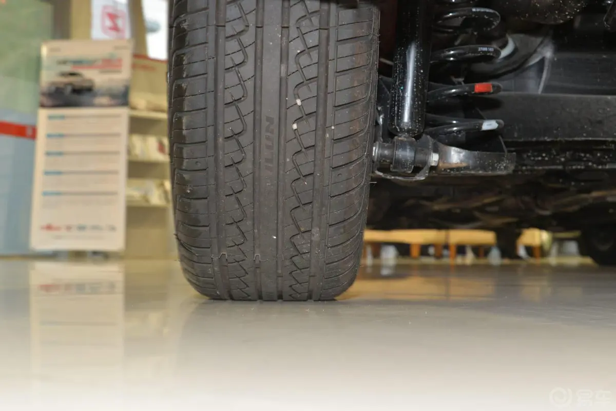 众泰Z3001.5L 都市版 手动 尊贵型轮胎花纹