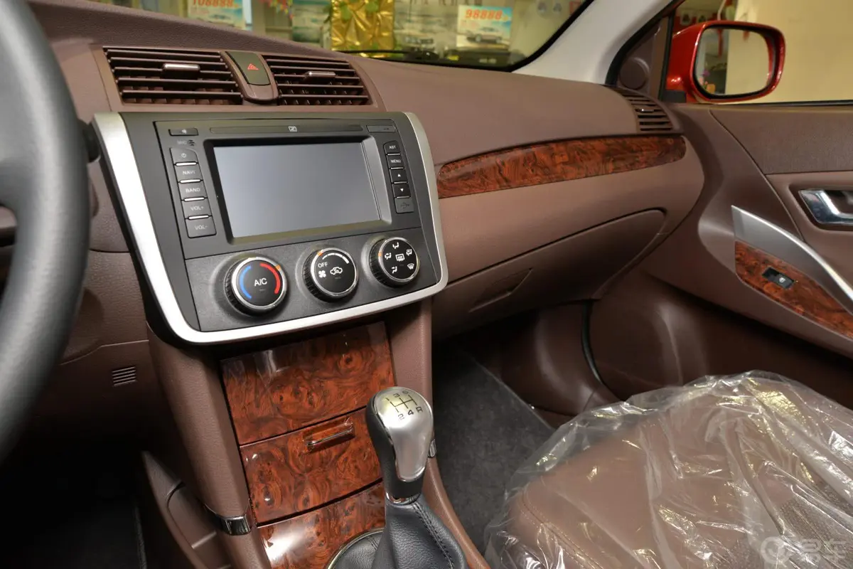 众泰Z3001.5L 都市版 手动 尊贵型中控台驾驶员方向