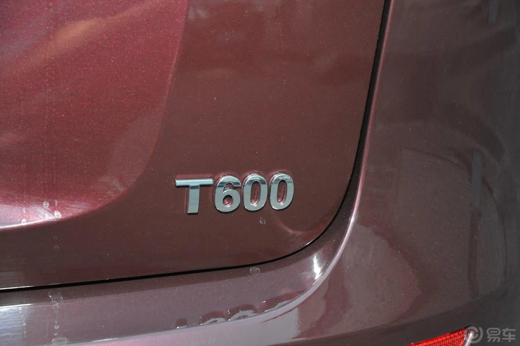 众泰T6001.5T 手动 豪华型尾标