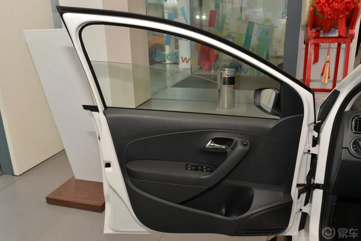 Polo1.6L 自动 30周年纪念版驾驶员侧车门内门板
