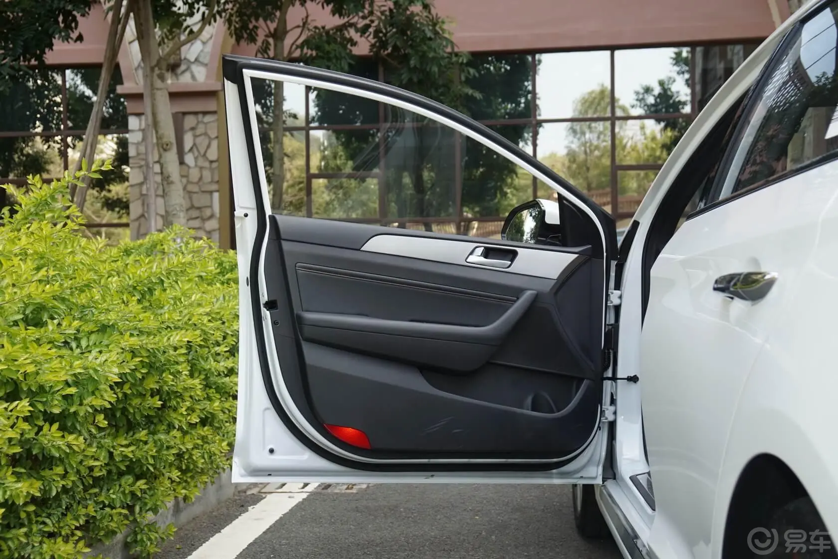 索纳塔2.0L 自动 GLS 智能型驾驶员侧车门内门板