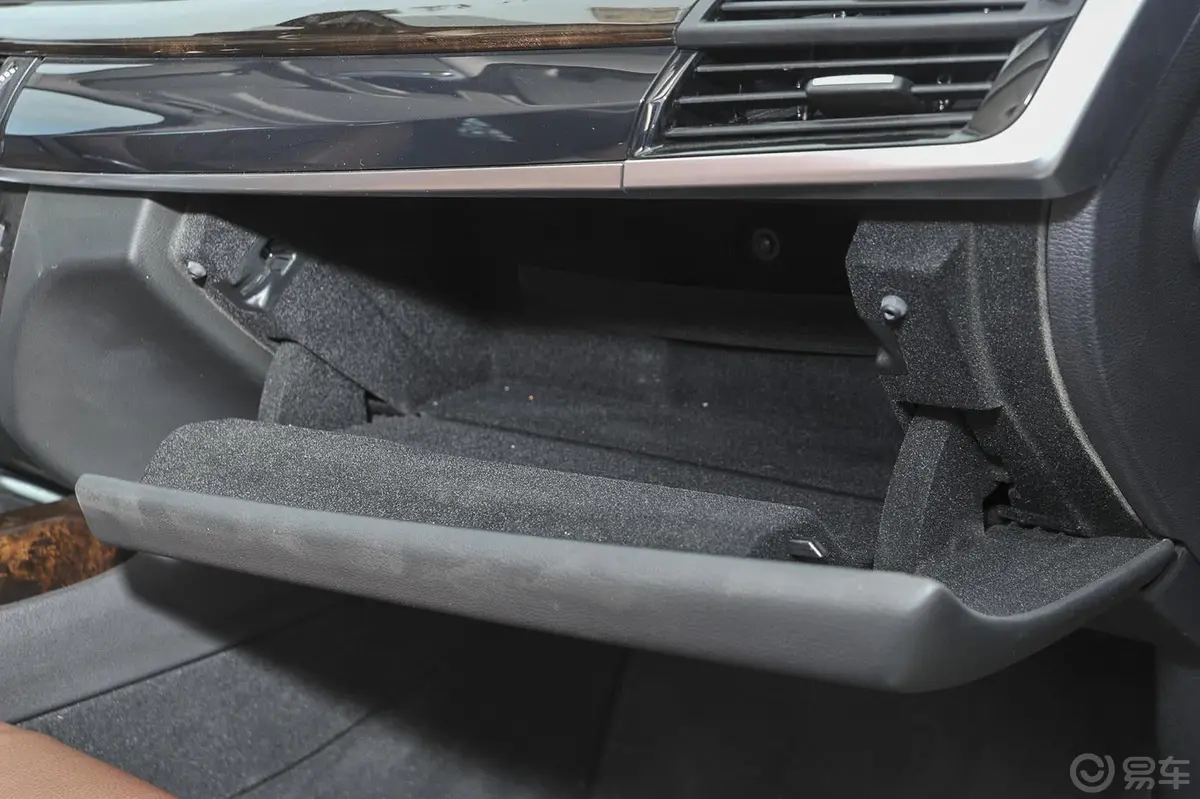 宝马X5(进口)xDrive35i 领先型手套箱