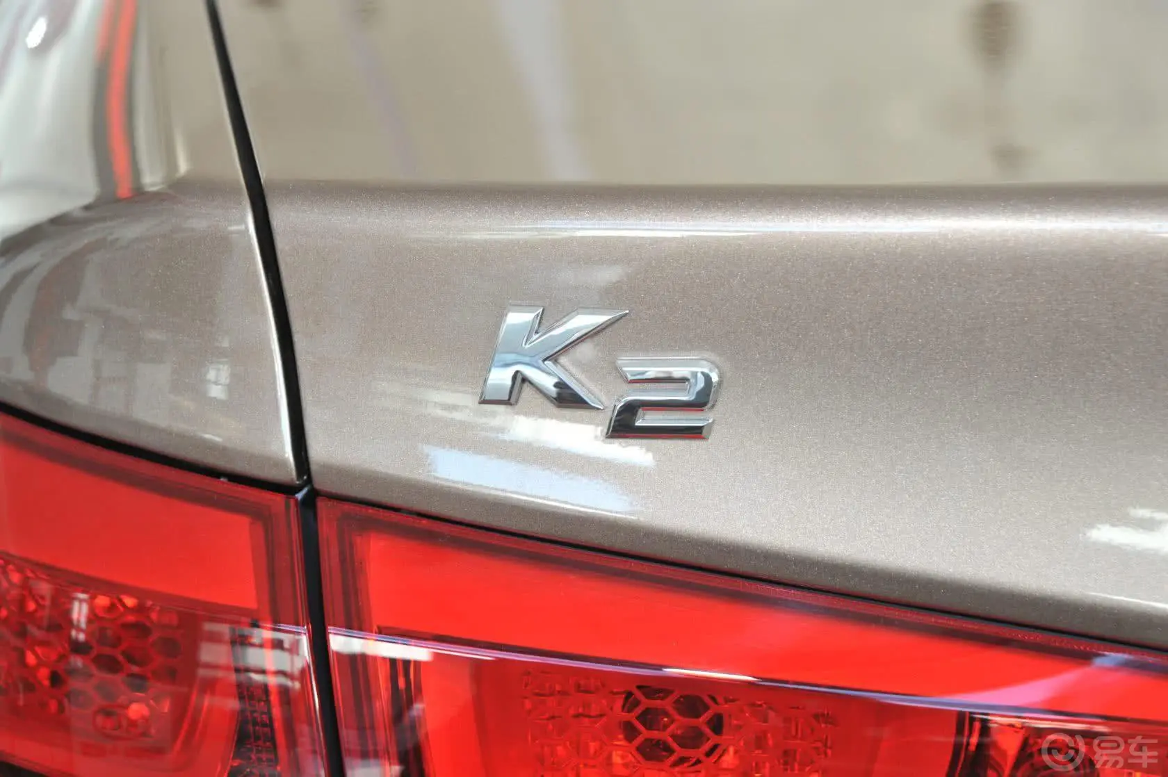 起亚K2三厢 1.6L 自动 Premium尾标