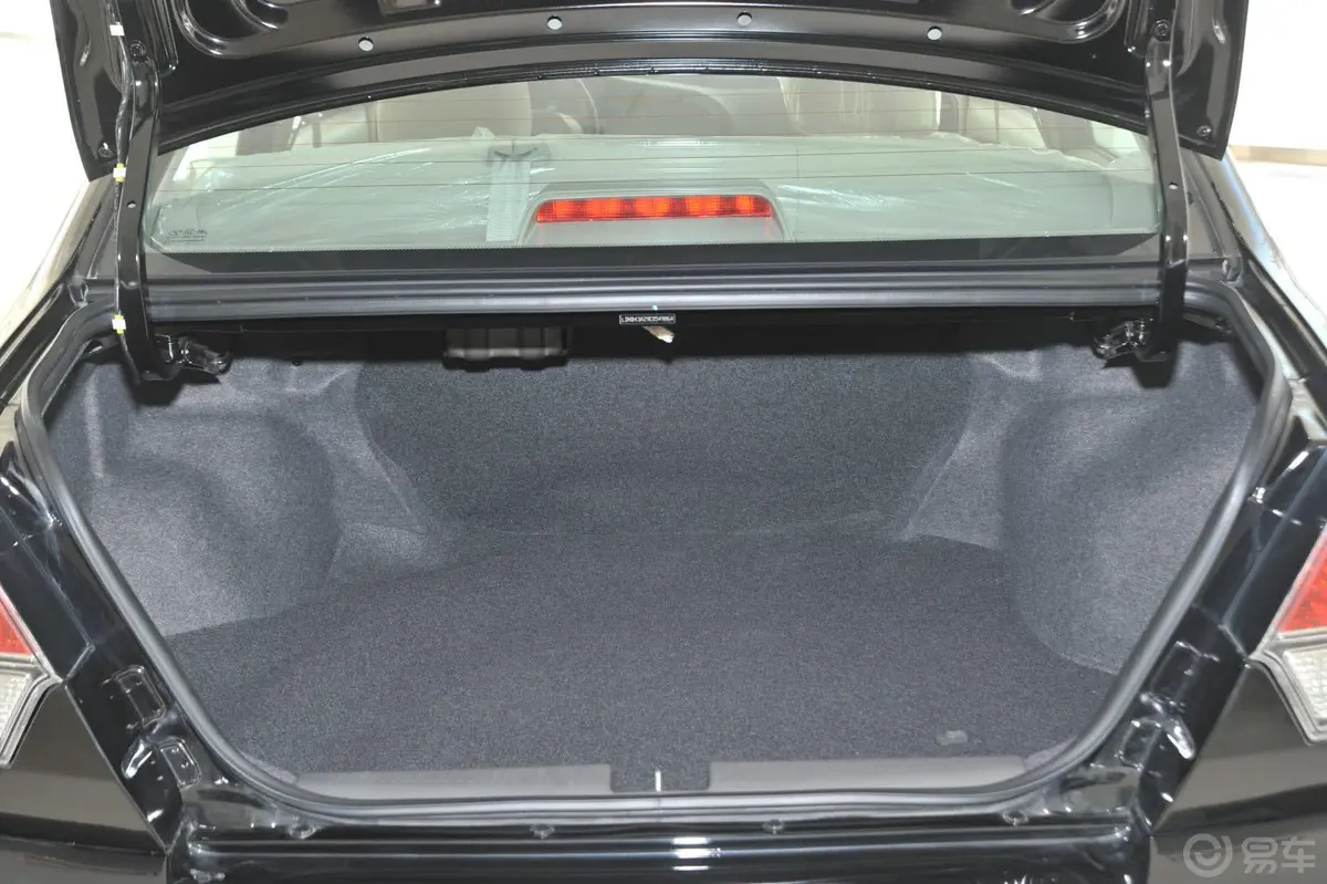 V3菱悦1.5L 手动 风采版行李箱空间