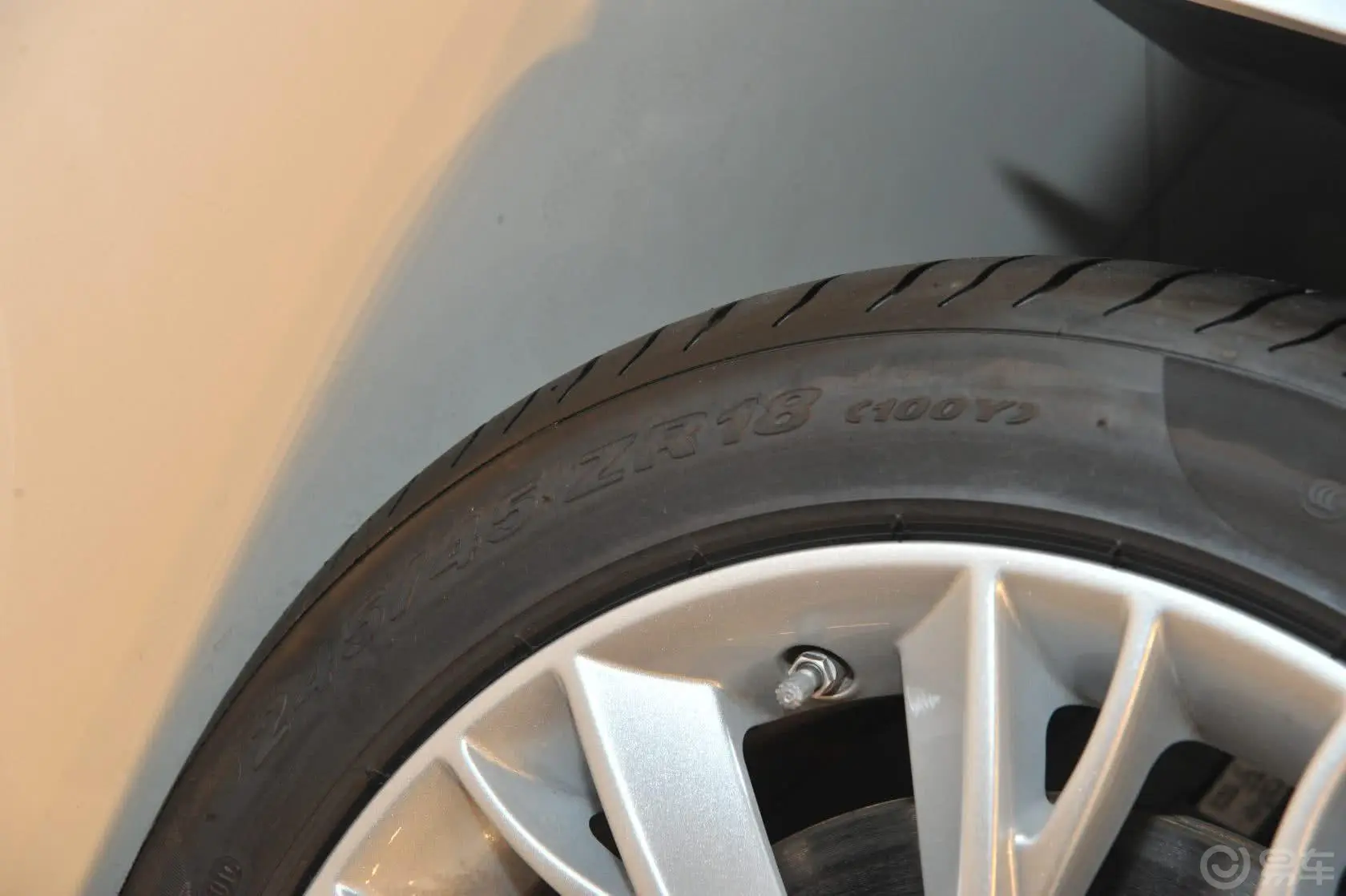 捷豹XF3.0SC 奢华版轮胎规格