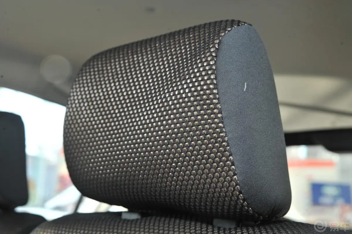 夏利N71.3L 手动 运动尊贵型驾驶员头枕