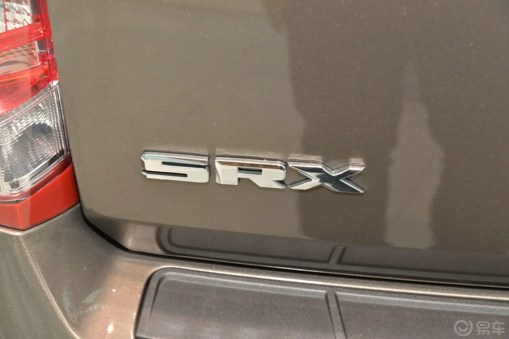凯迪拉克SRX3.0L 手自一体 豪华型尾标