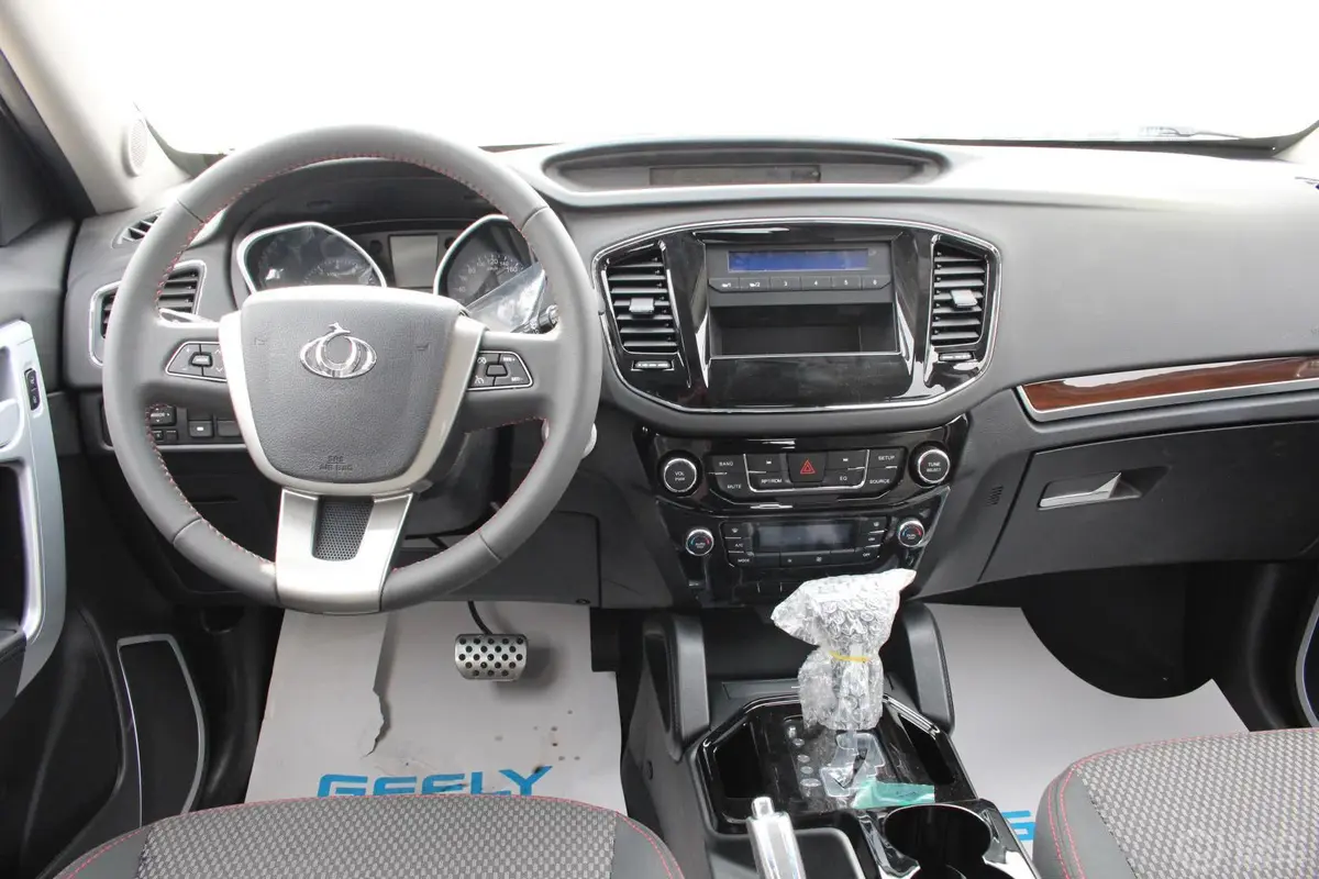 吉利GX7运动版 2.0L 自动 尊享型中控台驾驶员方向