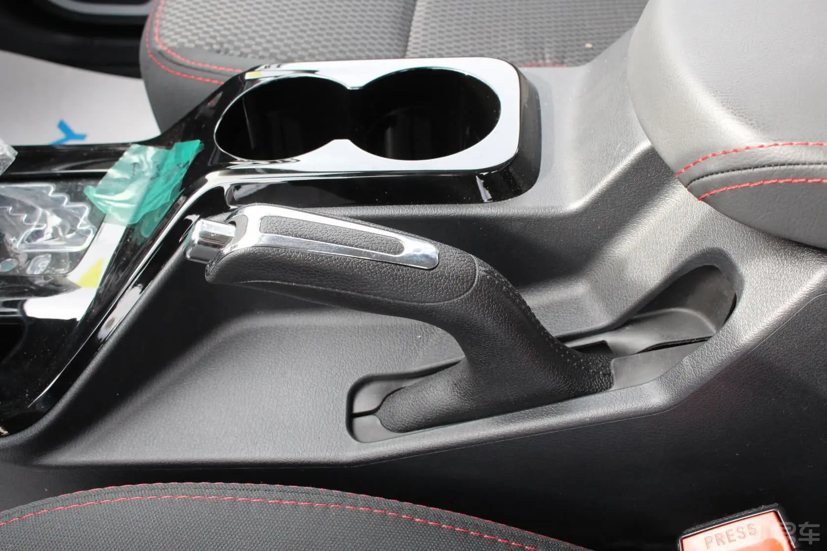 吉利GX7运动版 2.0L 自动 尊享型驻车制动（手刹，电子，脚刹）