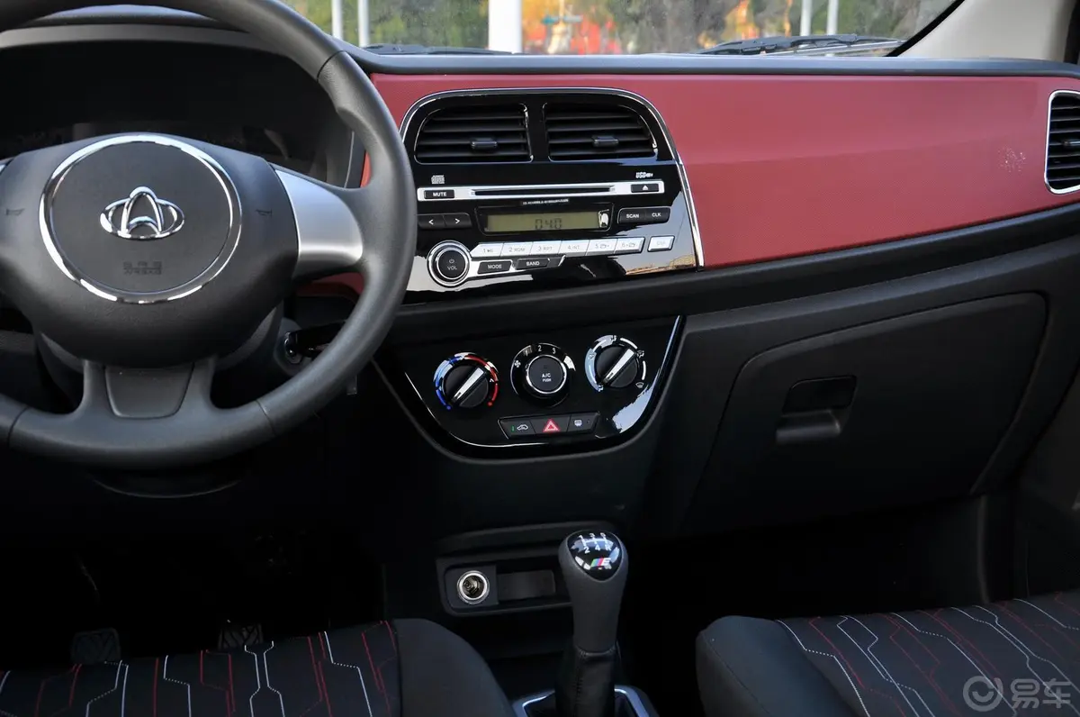 欧力威1.4L X6 手动 珠峰版中控台驾驶员方向
