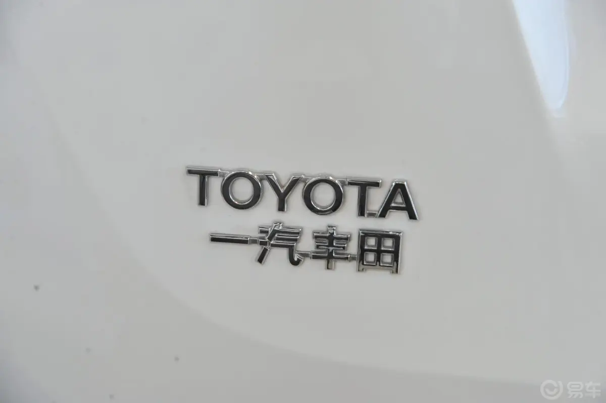 RAV4荣放2.0L 手动 都市版外观