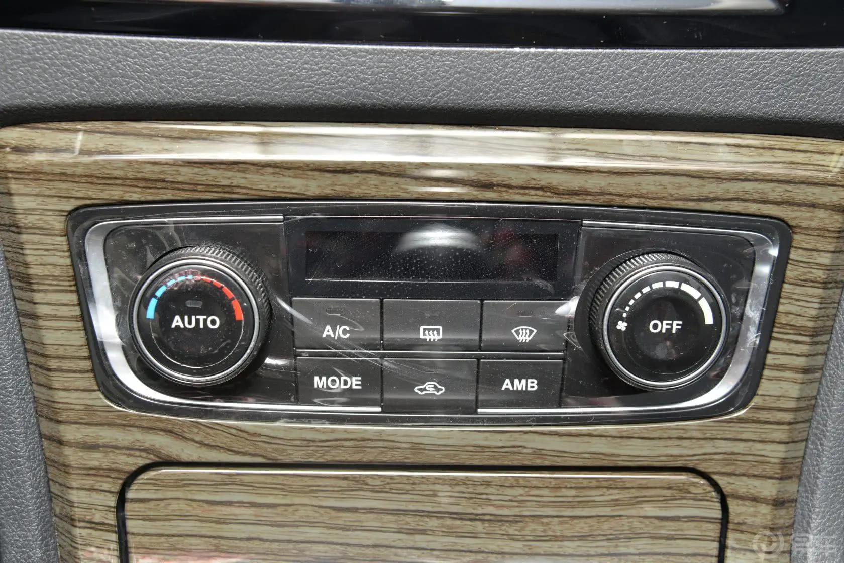 众泰T6001.5T 手动 尊贵型空调