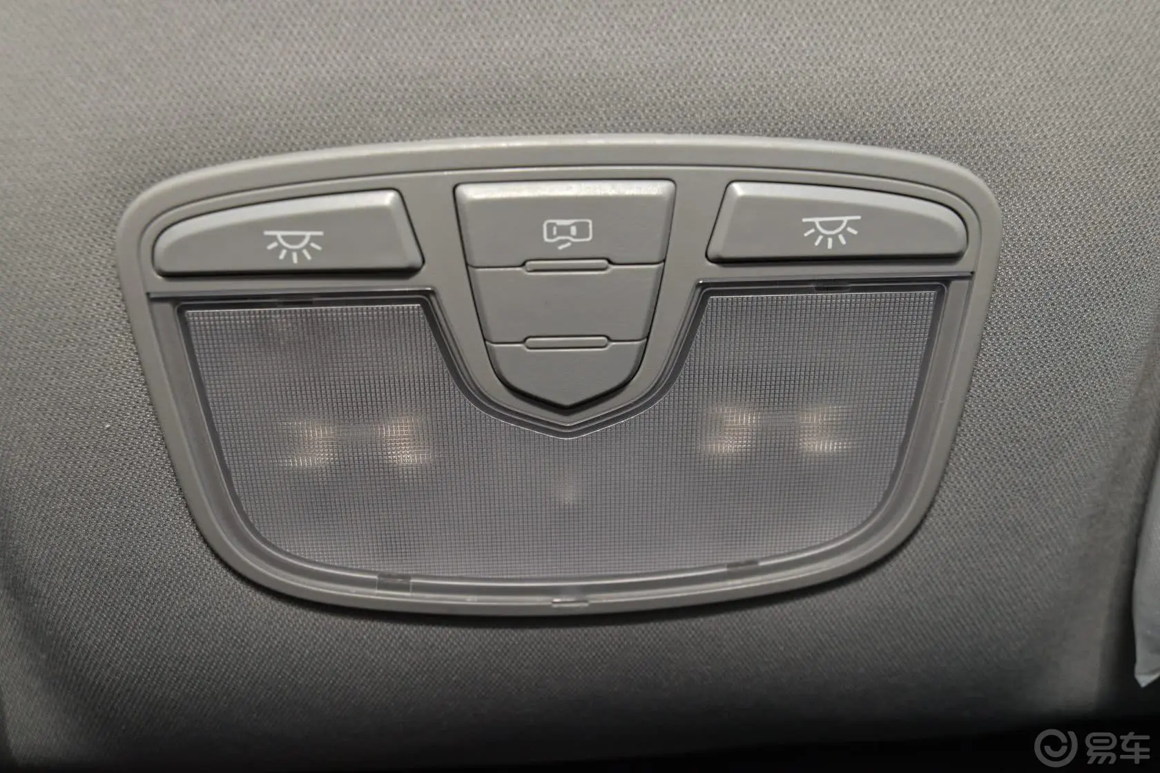 众泰Z3001.5L 驾值版 手动 精英型前排车顶中央控制区