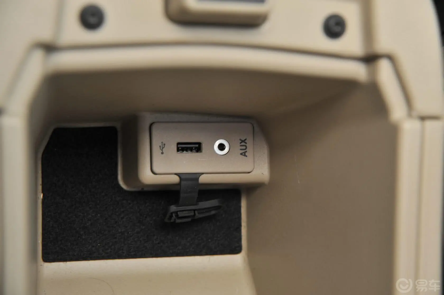 福克斯三厢 经典款 1.8L 自动 时尚型USB接口