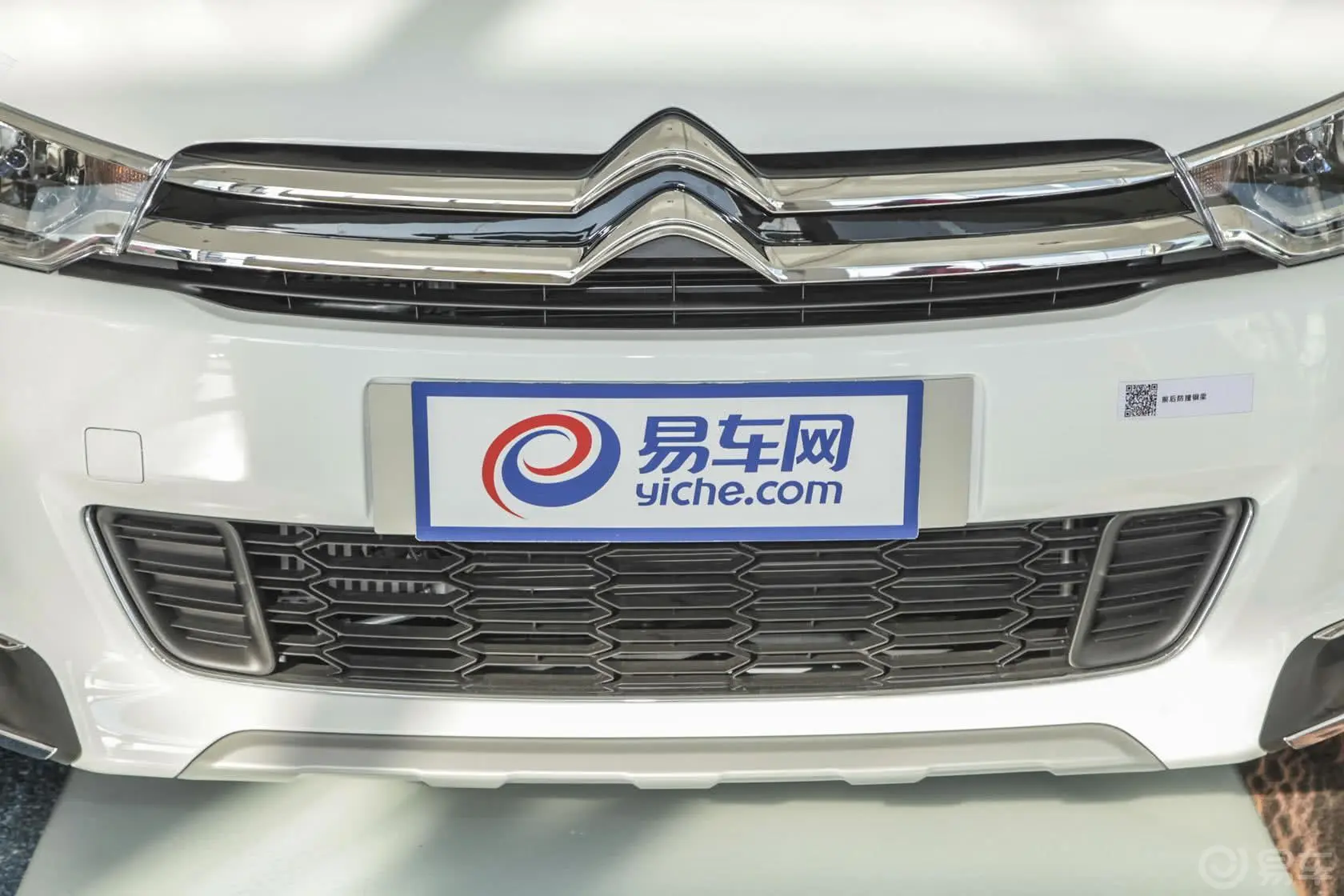雪铁龙C3-XR1.6T 自动智能型前格栅侧俯拍