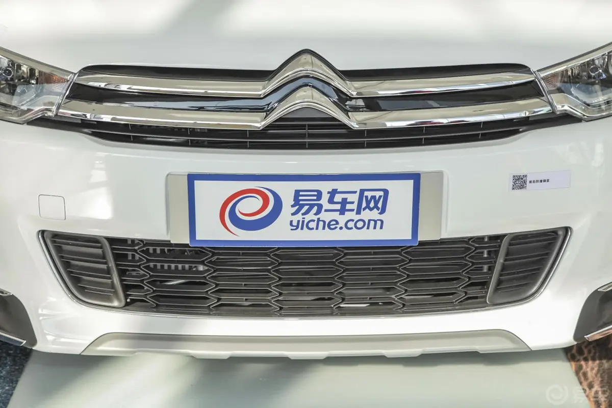 雪铁龙C3-XR1.6T 自动智能型前格栅侧俯拍