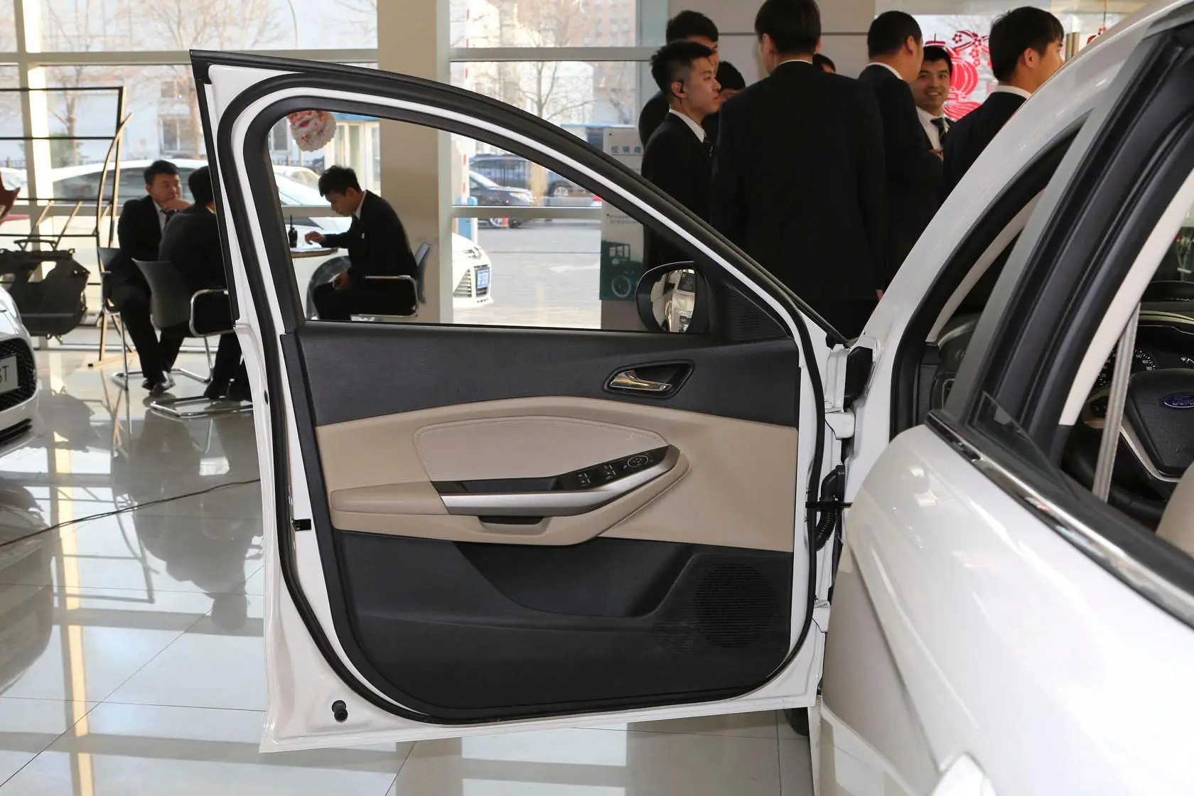 福睿斯1.5L 手动时尚型驾驶员侧车门内门板
