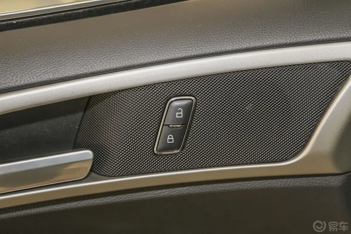 蒙迪欧2.0T 自动 GTDi200 豪华型内饰