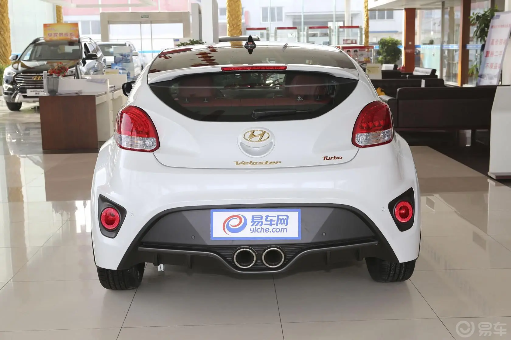 Veloster飞思1.6T 自动 豪华版正后水平