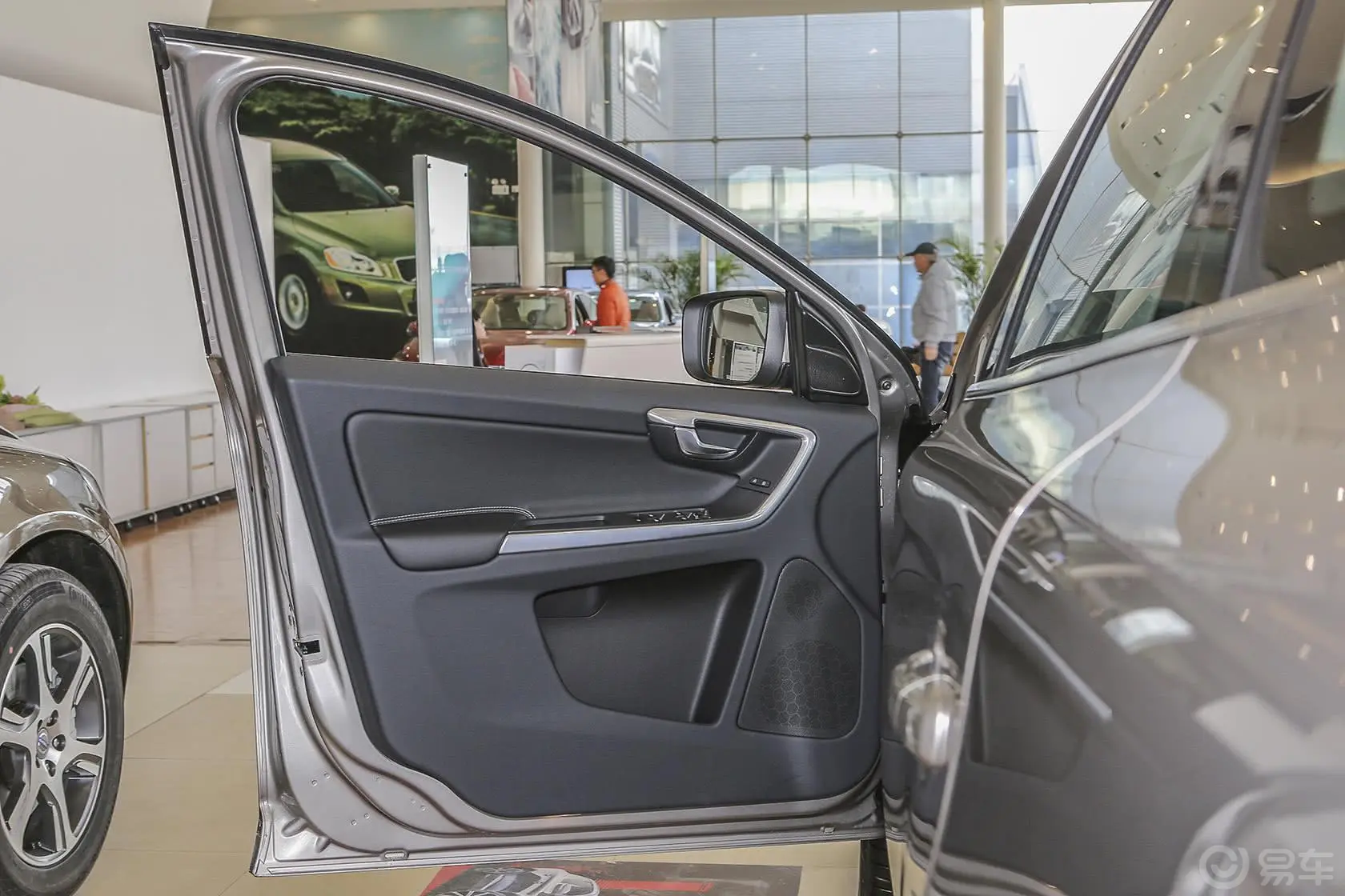 沃尔沃XC60T5 AWD 智驭版驾驶员侧车门内门板